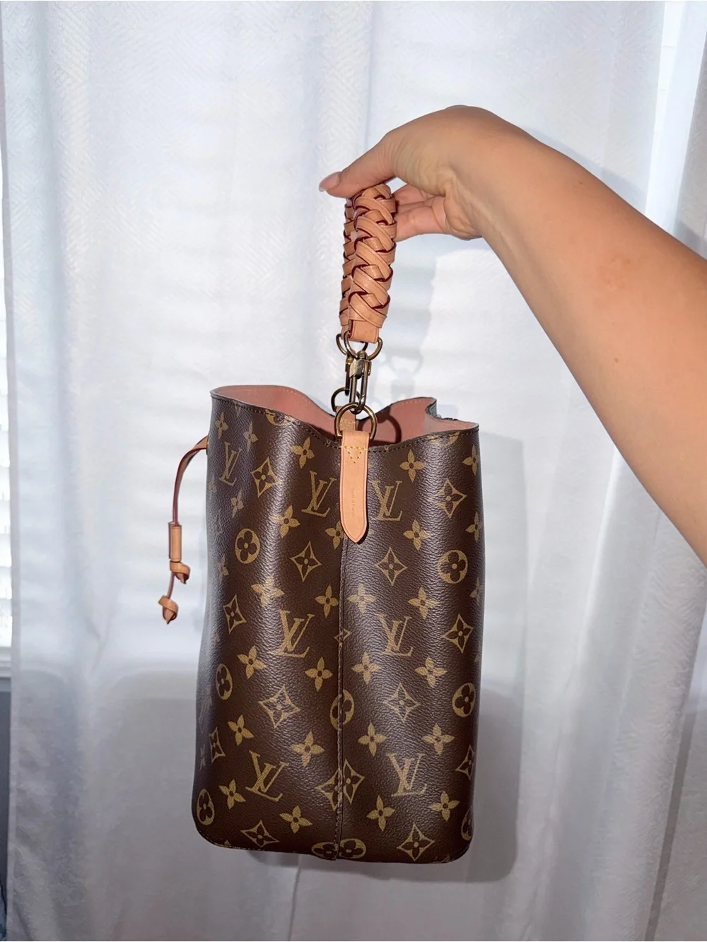 100% authentic Luis Vuitton Neo Neo Rose Poudre pink bucket bag